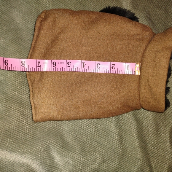 Fur trimmed dog coat - Picture 7 of 8